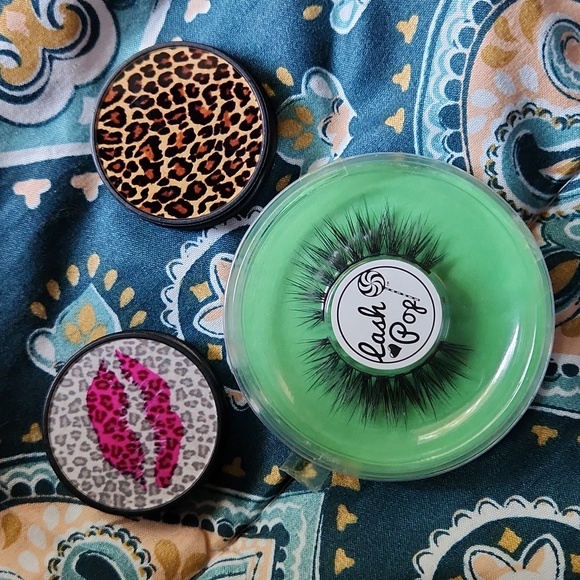 Lashes and popsockets*** makeoffer - Picture 1 of 1